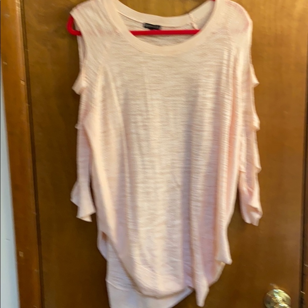 Express light 3/4 cut out sleeve top